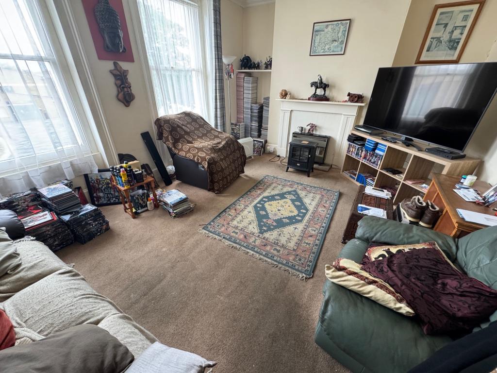 Lot: 161 - FREEHOLD INVESTMENT BLOCK OF FOUR FLATS - Flat 2 - Living room - bedroom